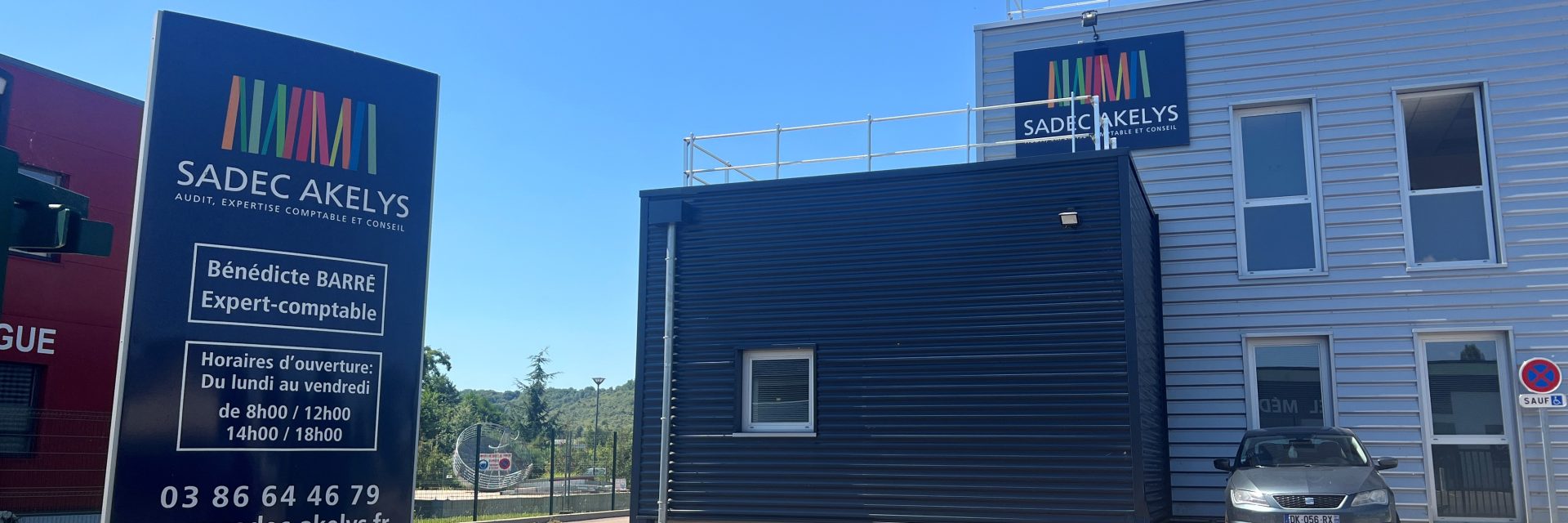 Bâtiment de bureaux dans une zone industrielle
