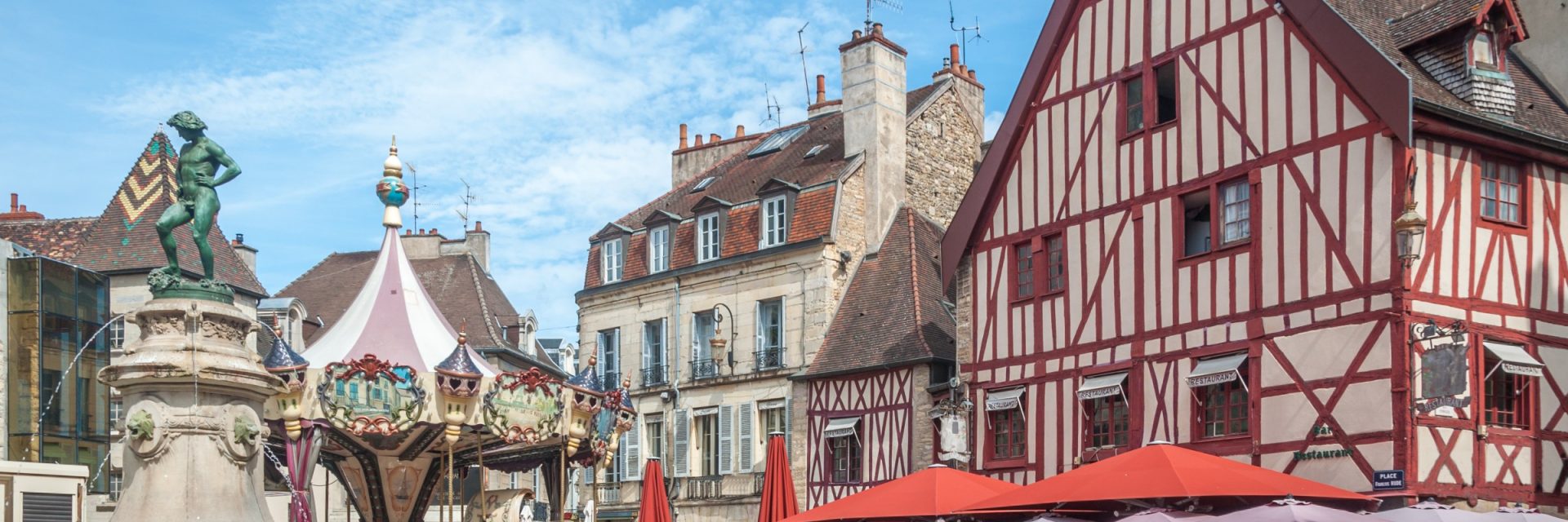 Place de Dijon, avec maison à colombages